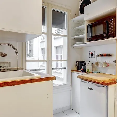 591 Daphne - Superbe Studio A Apartment *